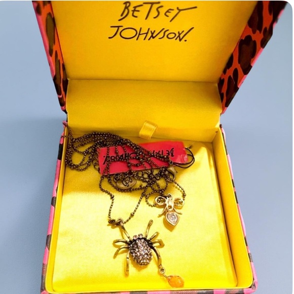 Betsy Johnson Spider jewelry Necklace I ❤️ SPIDERS - Crystal Heart & Spider NWT - Picture 13 of 13